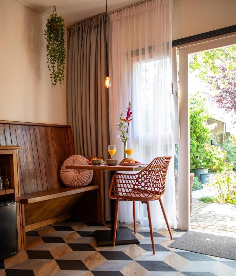 B&B Joli Met Prive Wellness Wemeldinge Exterior foto