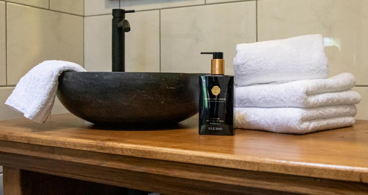 B&B Joli Met Prive Wellness Wemeldinge Exterior foto